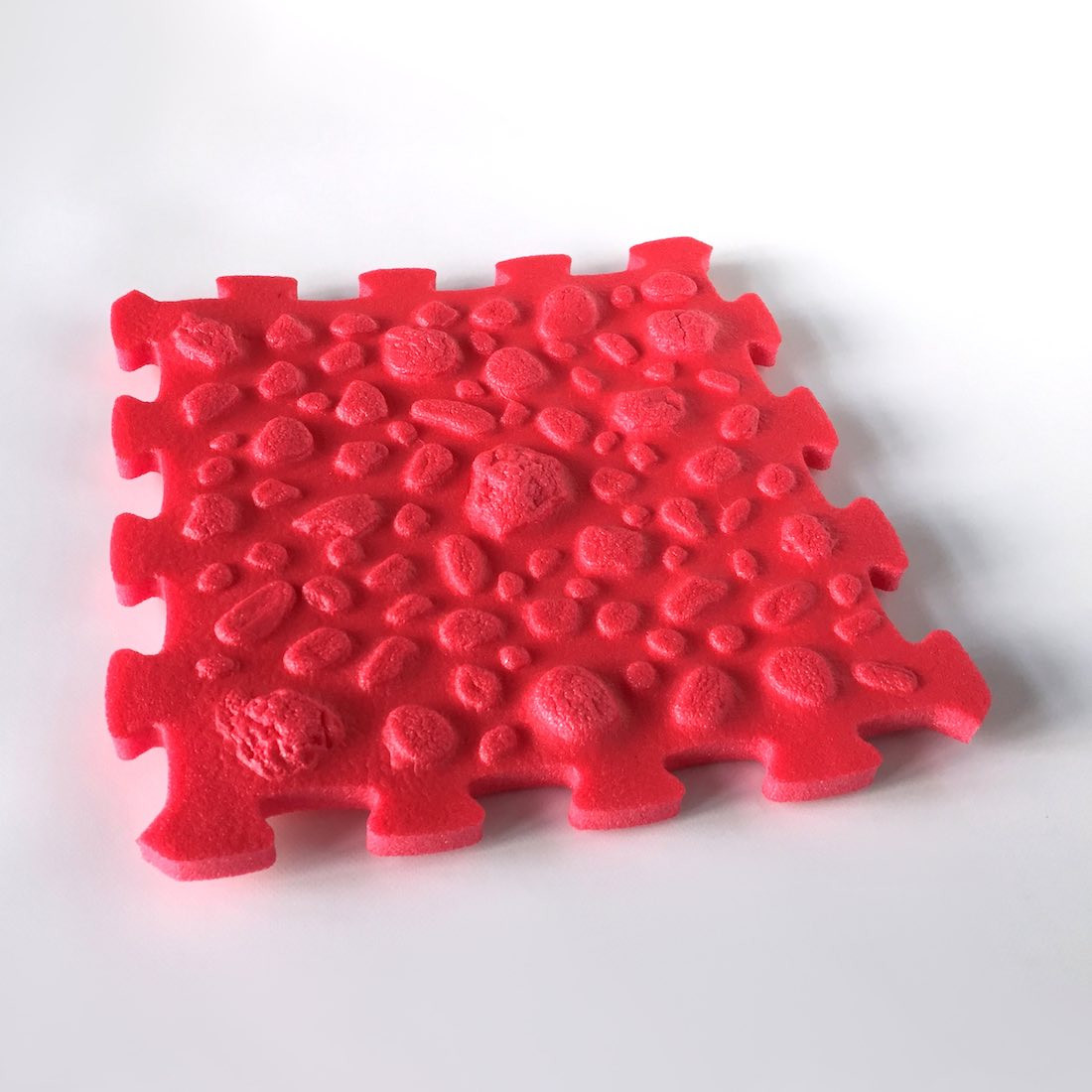 Toyformat Pěnový koberec Stepmat, jednotlivý díl - Červená / Kamínky 203386